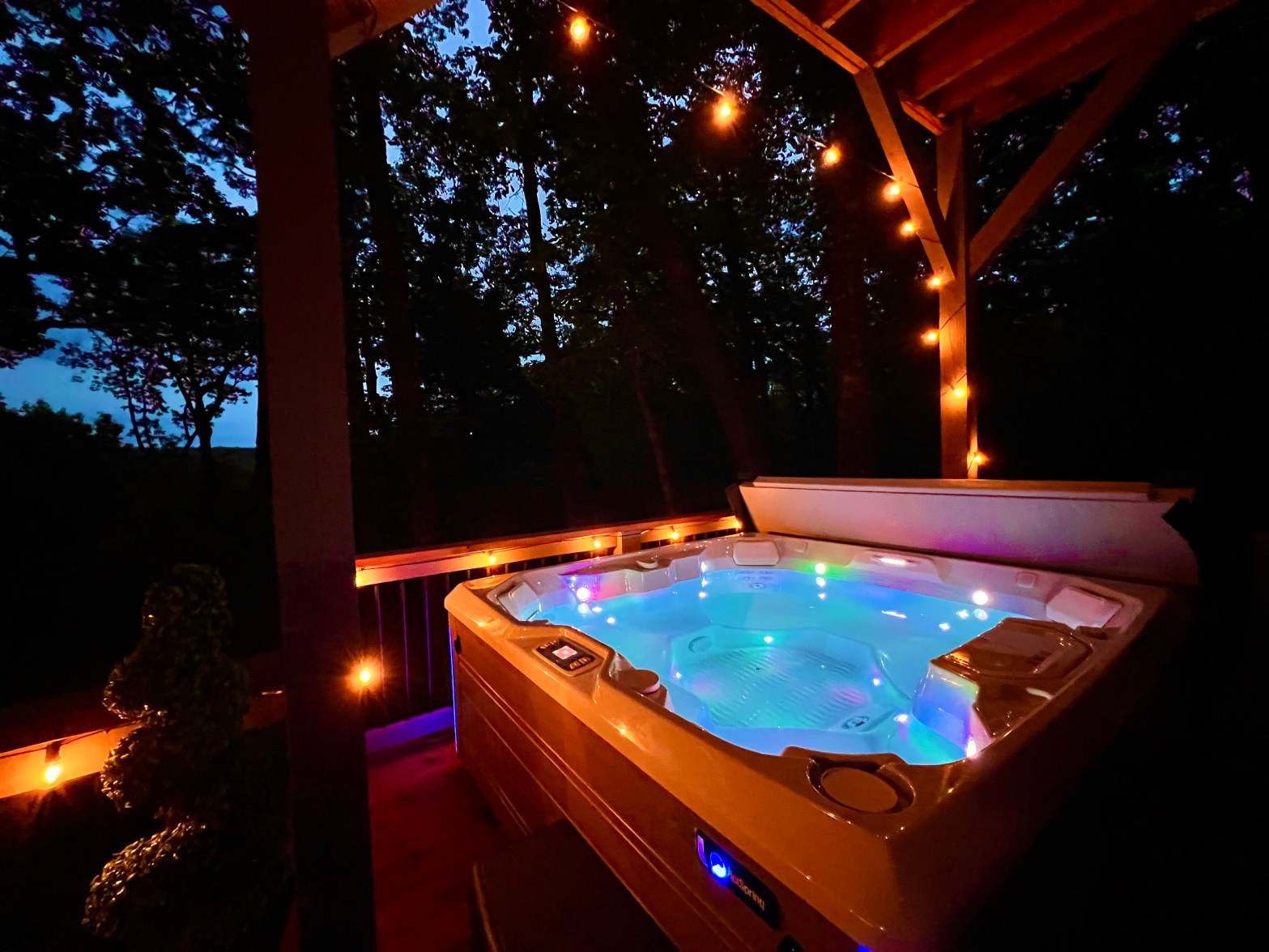big canoe hot tub rental